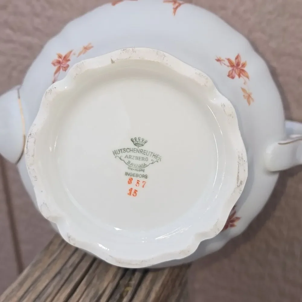 Hutschenreuther Arzberg Bavaria INGEBORG Lotus Floral Gold Trim Teapot – 857